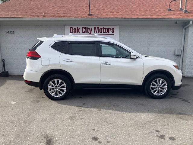 Used 2017 Nissan Rogue SV w/ SV Premium Package image 4
