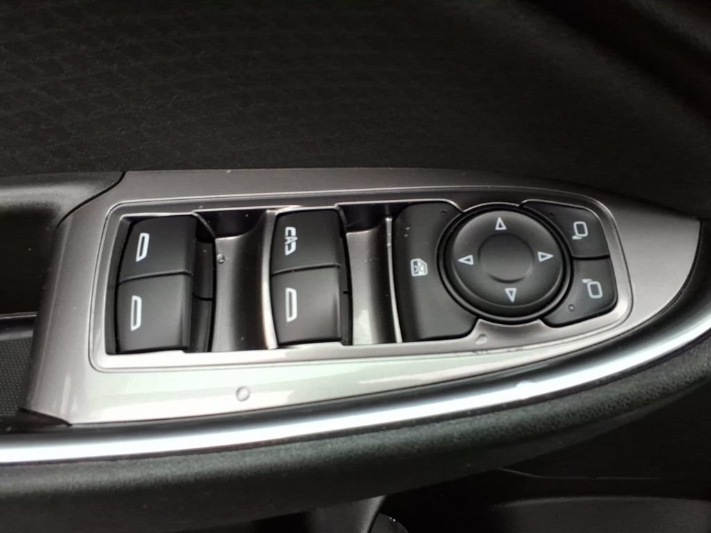Used 2018 Chevrolet Malibu LT FWD image 14