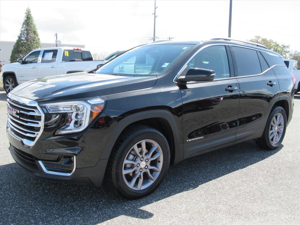 Used 2022 GMC Terrain SLT w/ Infotainment Package II image 3