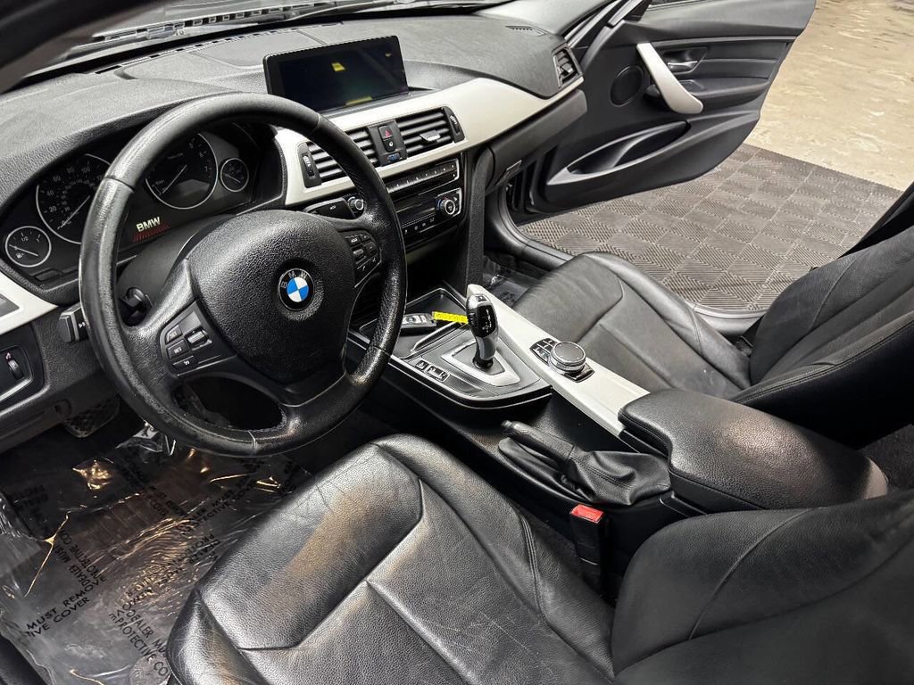 Used 2018 BMW 320i xDrive Sedan AWD/4WD image 32