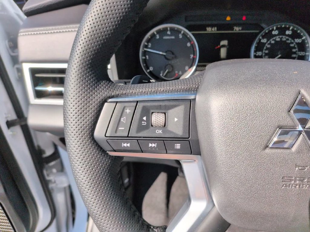 New 2026 Mitsubishi Outlander AWD image 21
