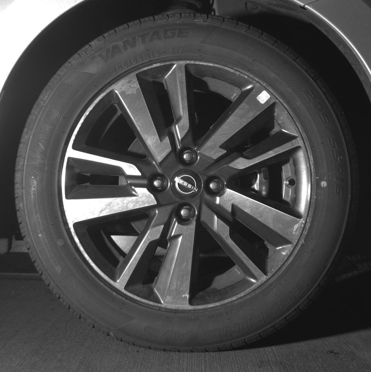 Used 2025 Nissan Versa SV FWD image 12