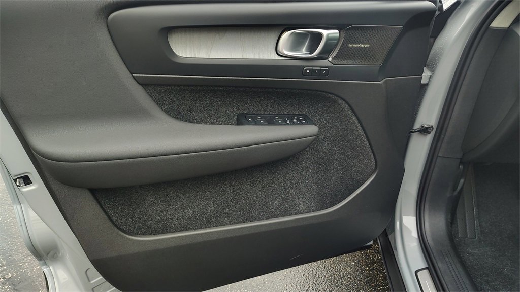 New 2026 Volvo XC40 B5 Plus w/ Climate Package image 8