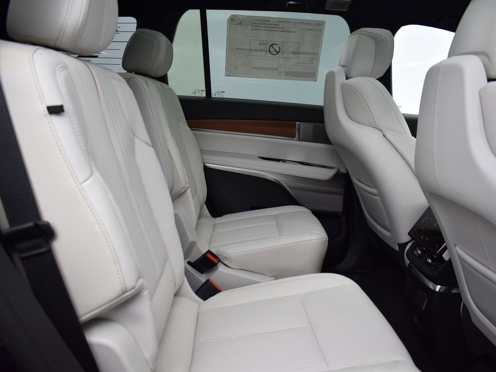 New 2026 Cadillac Vistiq Luxury w/ LPO, Floor Liner Package image 38