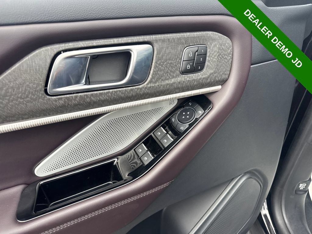 Used 2025 Ford Explorer Platinum AWD/4WD image 26