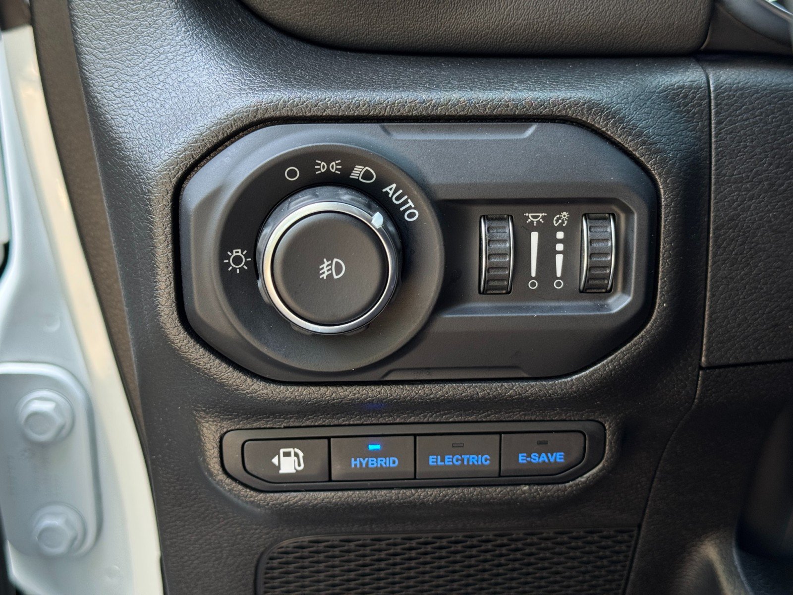 Used 2022 Jeep Wrangler Unlimited Rubicon 4xe w/ Cold Weather Group AWD/4WD image 20