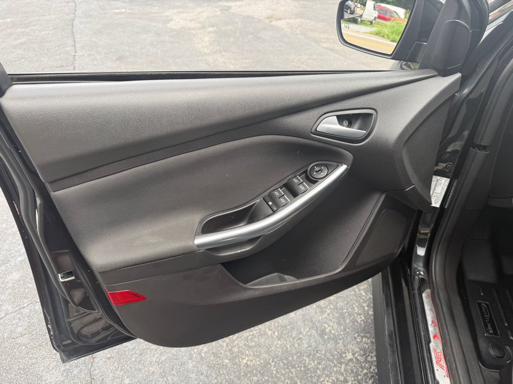 Used 2014 Ford Focus ST w/ Equipment Group 202A FWD image 39