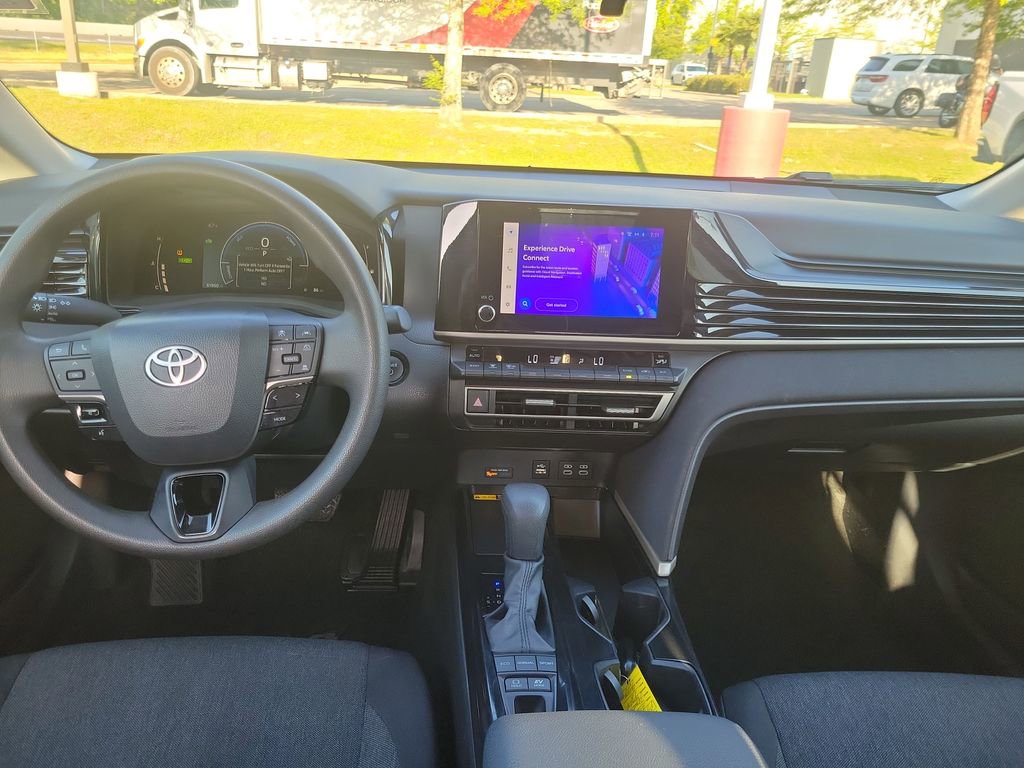 Used 2025 Toyota Camry LE FWD image 22