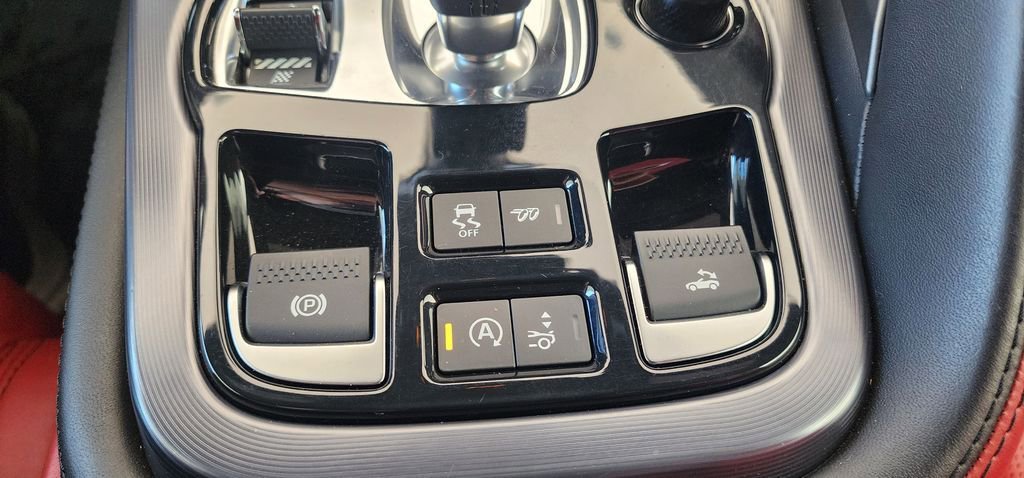 Used 2018 Jaguar F-TYPE R image 31