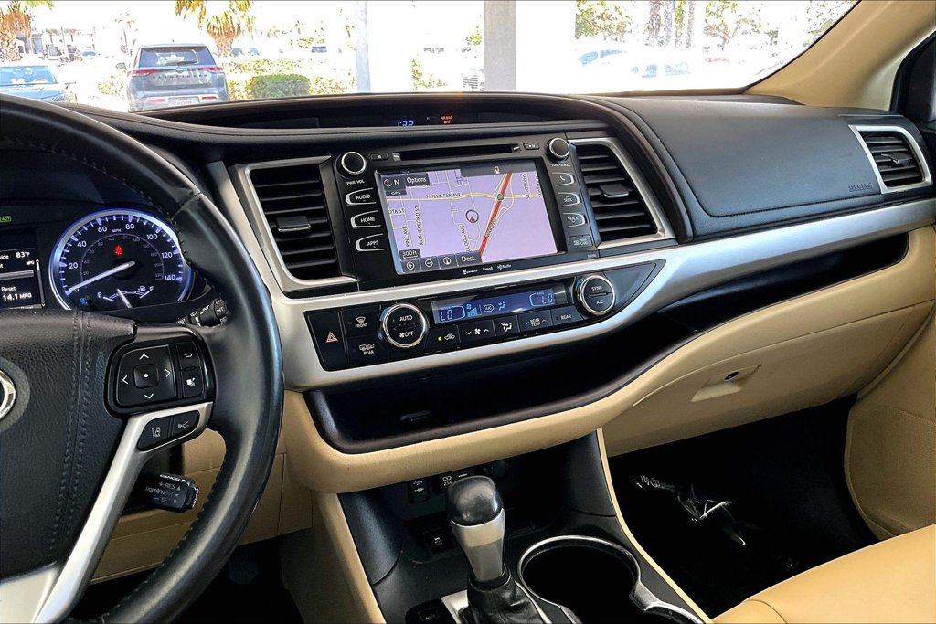 Used 2019 Toyota Highlander XLE AWD/4WD image 9