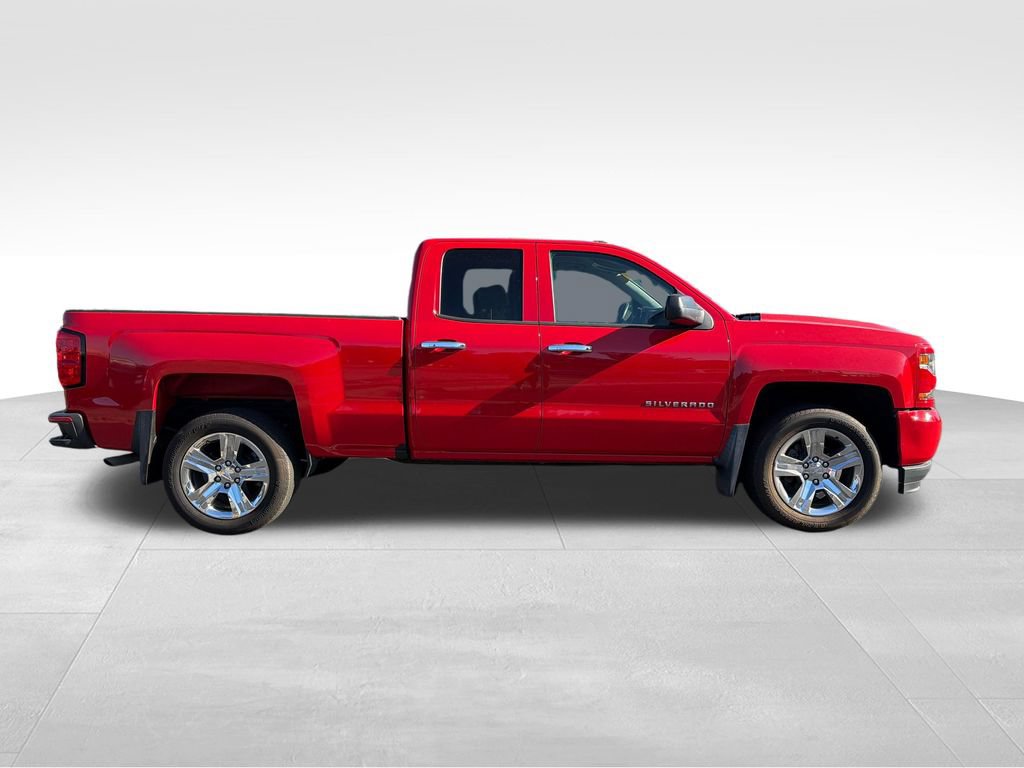 Used 2019 Chevrolet Silverado 1500 Custom w/ Custom Convenience Package AWD/4WD image 6