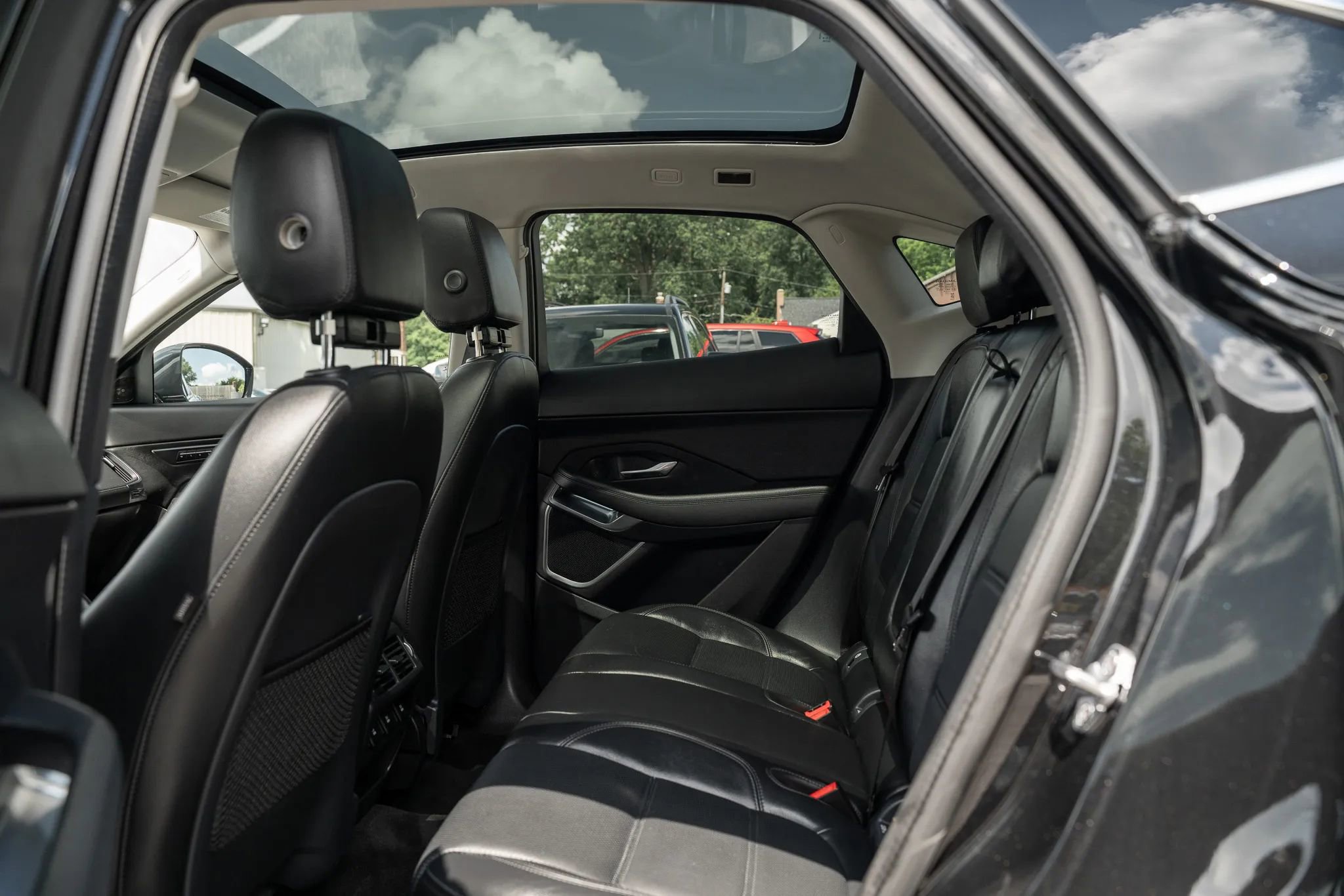 Used 2020 Jaguar E-PACE SE image 8