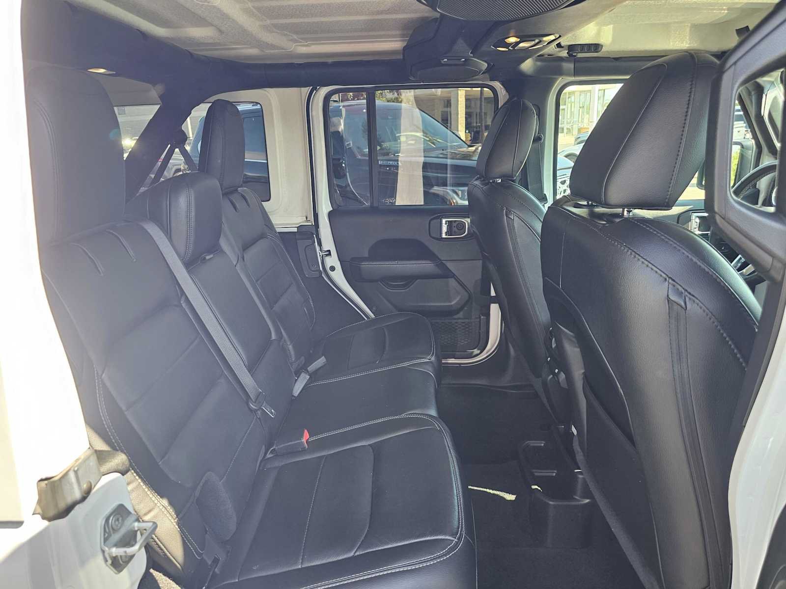 Used 2019 Jeep Wrangler Unlimited Sahara AWD/4WD image 12