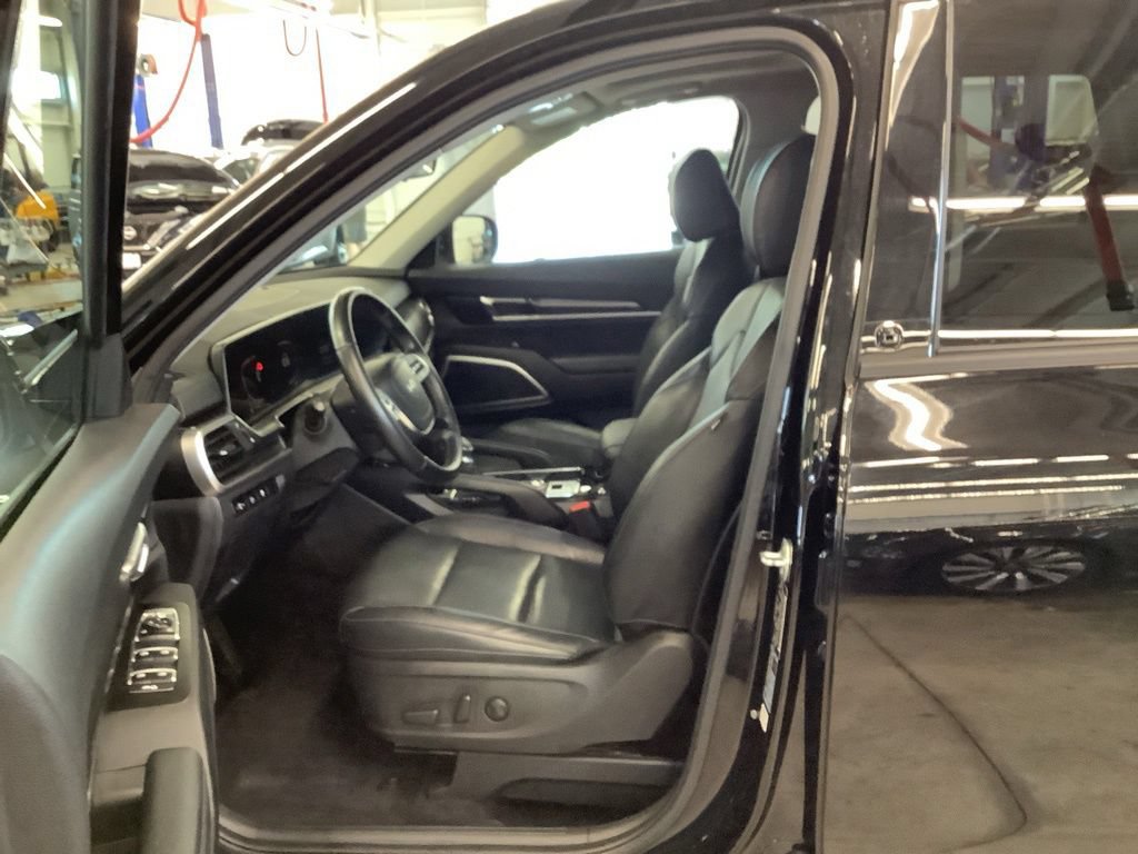 Certified 2023 Kia Telluride S w/ S Sunroof Package AWD/4WD image 18