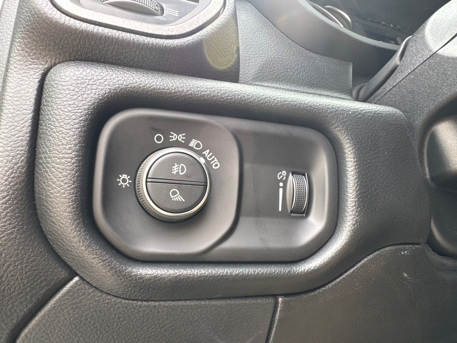 New 2026 RAM 2500 Tradesman w/ Chrome Appearance Group AWD/4WD image 33