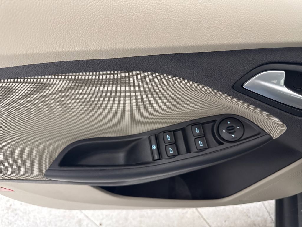 Used 2014 Ford Focus SE image 36