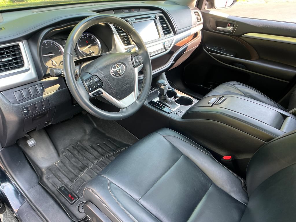 Used 2016 Toyota Highlander XLE AWD/4WD image 10