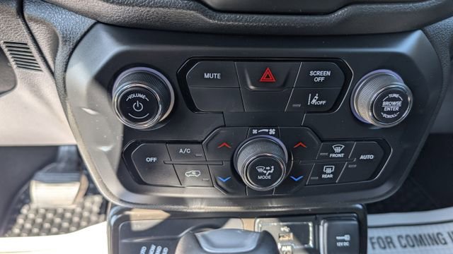 Used 2022 Jeep Renegade Latitude AWD/4WD image 22