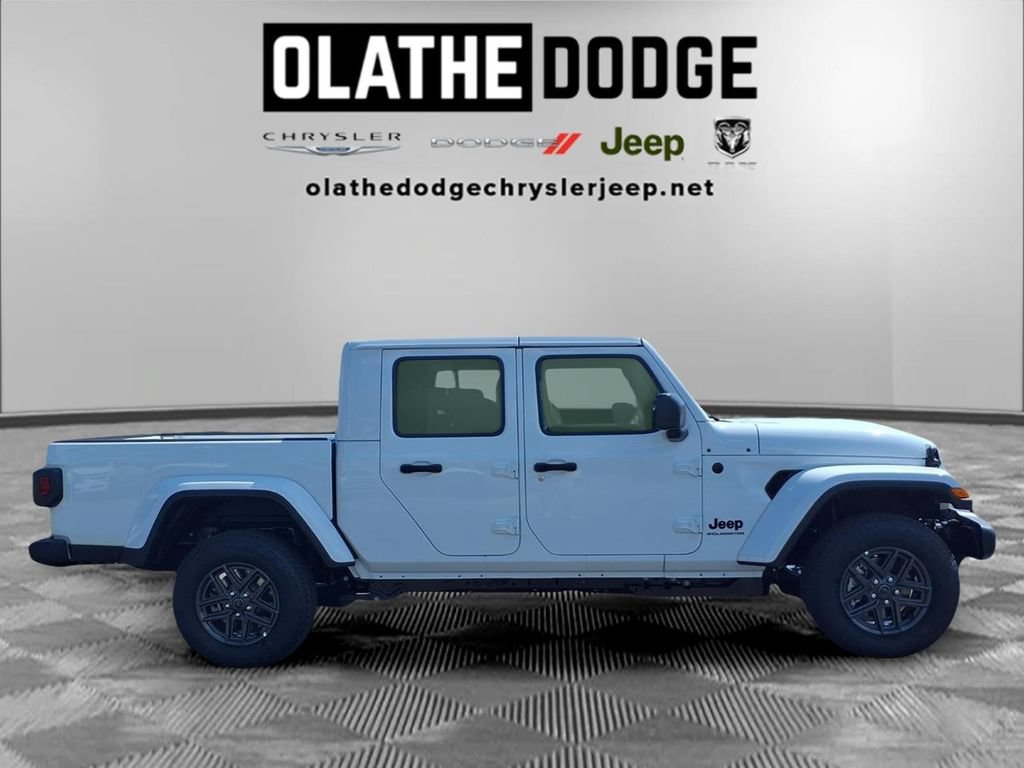 New 2026 Jeep Gladiator Sport AWD/4WD image 25