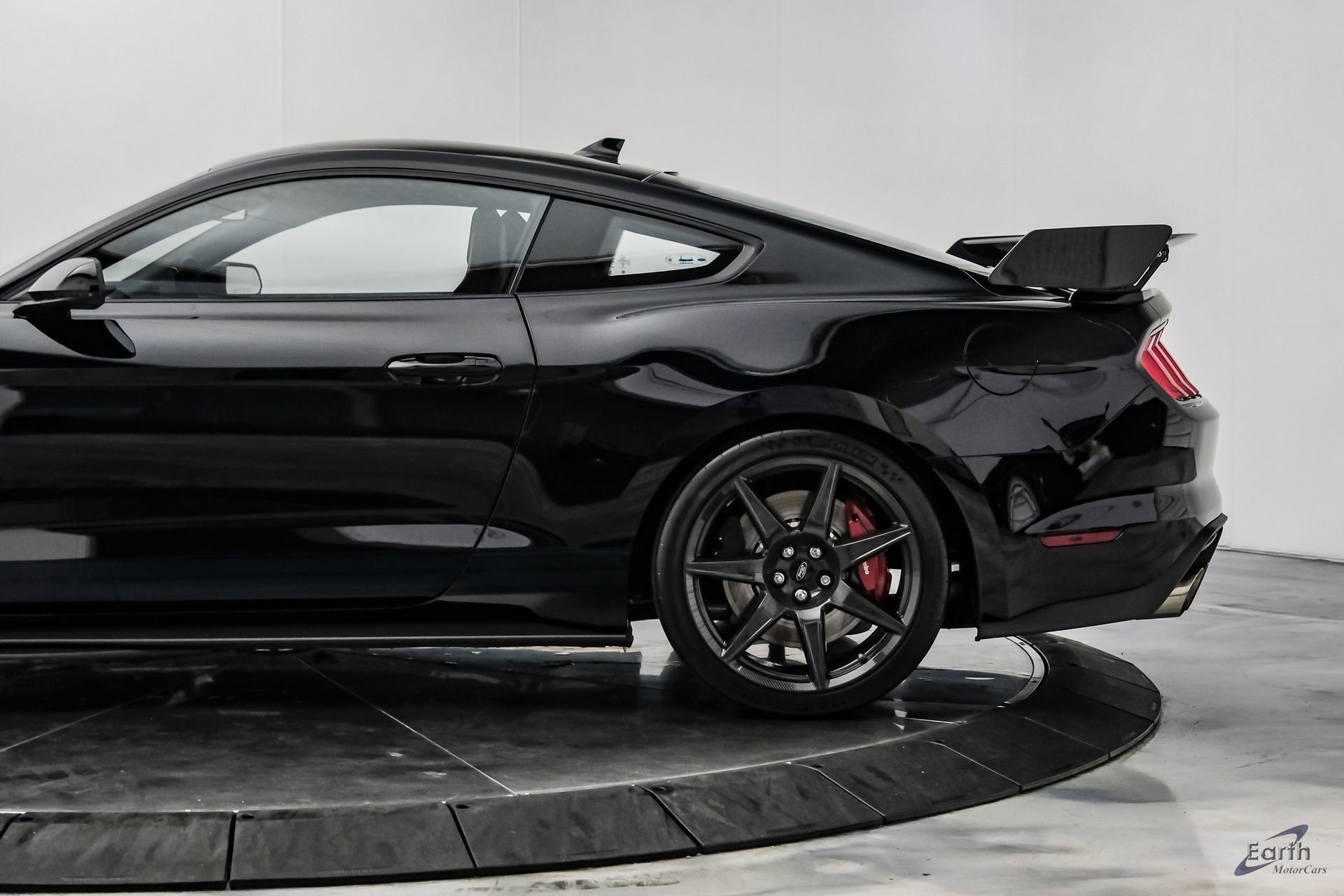 Used 2021 Ford Mustang Shelby GT500 w/ Carbon Fiber Track Pack RWD image 9