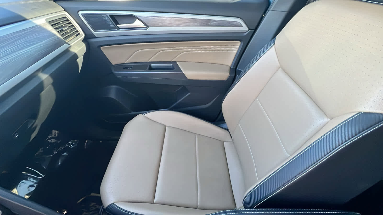 Used 2021 Volkswagen Atlas Cross Sport SE image 12