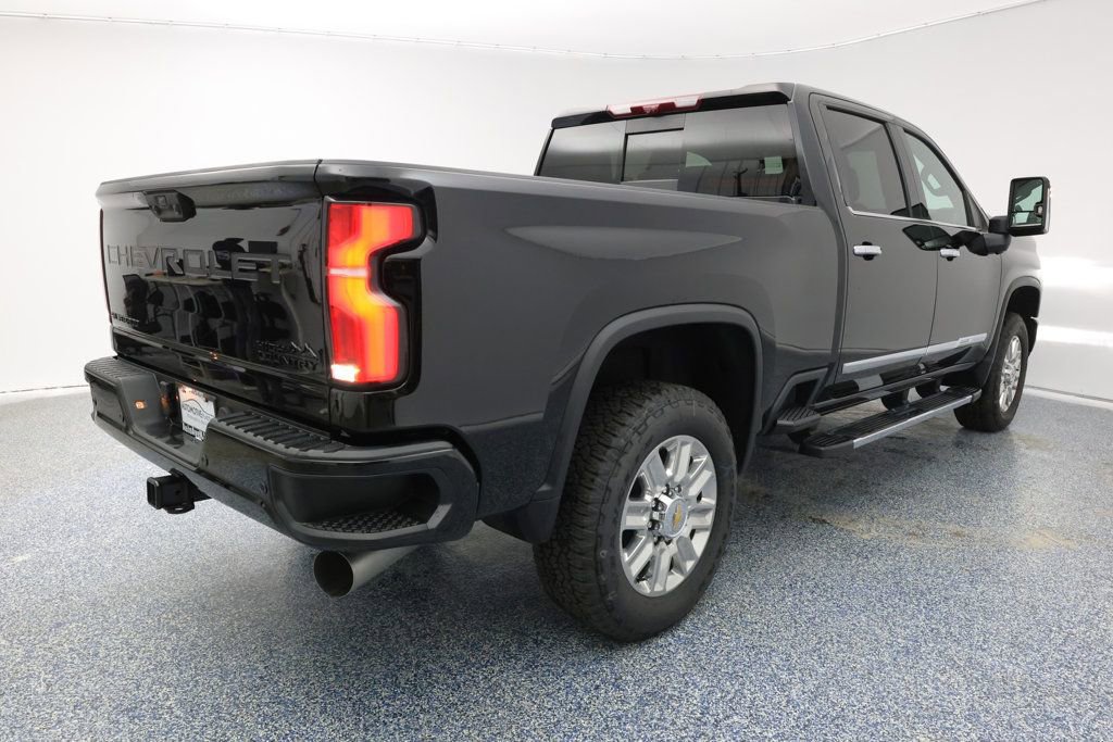 Used 2024 Chevrolet Silverado 2500 High Country w/ High Country Premium Package image 3