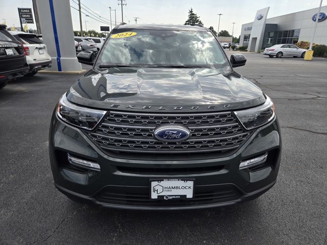 Used 2024 Ford Explorer XLT w/ Equipment Group 202A AWD/4WD image 3