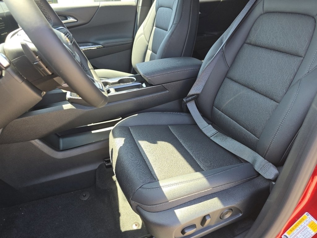 New 2026 Chevrolet Equinox LT w/ Convenience Package II AWD/4WD image 13