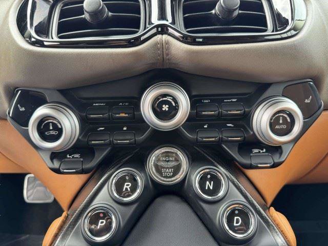 Used 2022 Aston Martin V8 Vantage Roadster RWD image 34