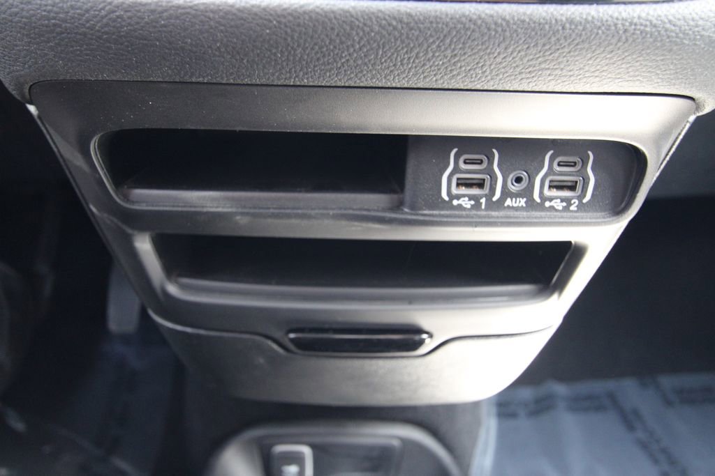 Used 2023 Chrysler Pacifica Touring-L w/ S Appearance Package image 26