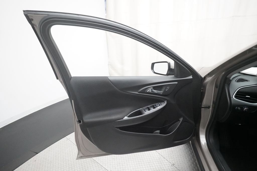 Used 2023 Chevrolet Malibu LT FWD image 27