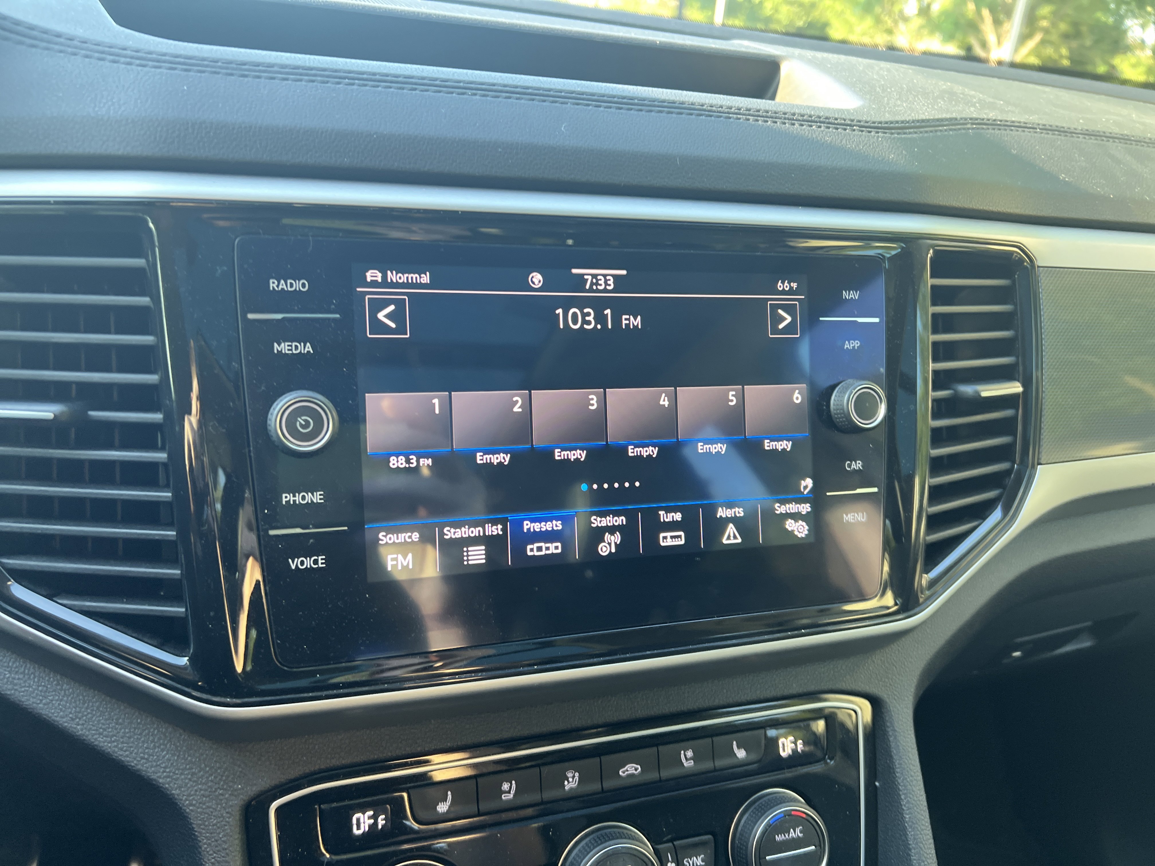 Used 2022 Volkswagen Atlas SEL Premium AWD/4WD image 21