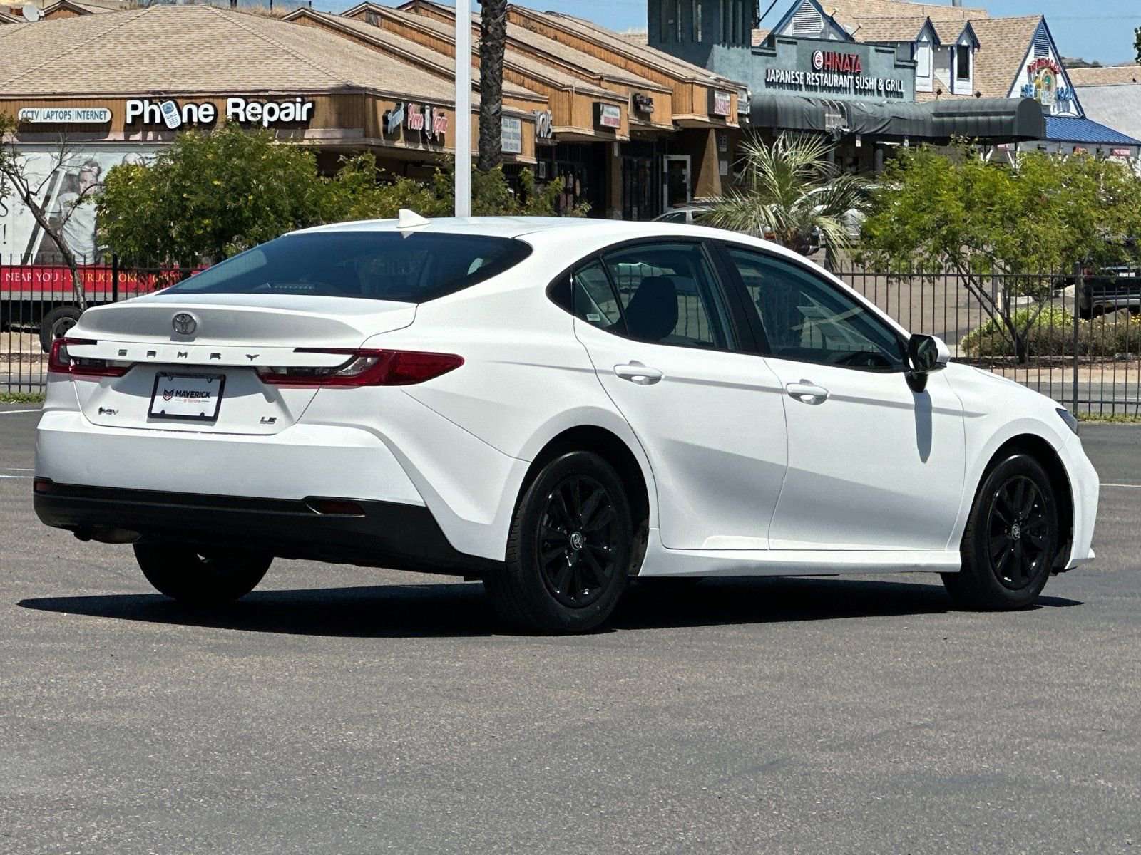 Used 2025 Toyota Camry LE FWD image 5