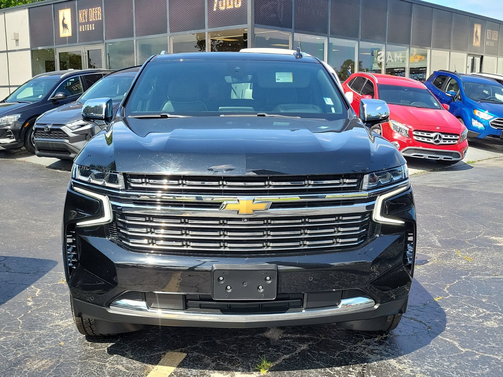 Used 2021 Chevrolet Suburban Premier w/ Premium Package AWD/4WD image 2