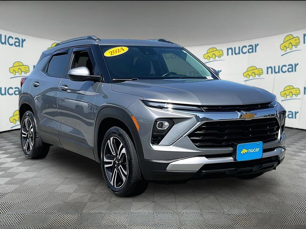 Used 2024 Chevrolet TrailBlazer LT w/ LT Cold Weather Package AWD/4WD image 1