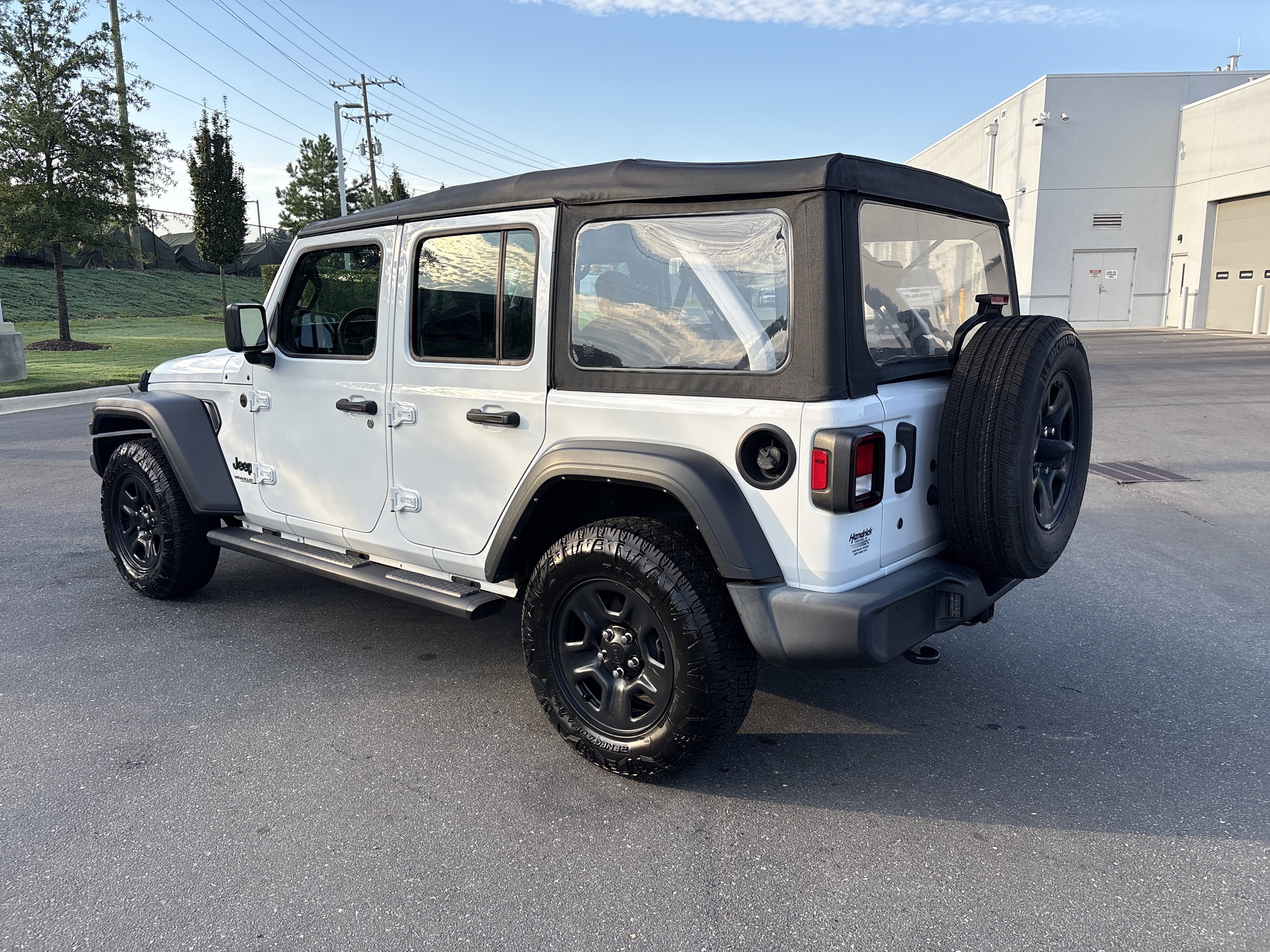 Used 2022 Jeep Wrangler Unlimited Sport AWD/4WD image 7