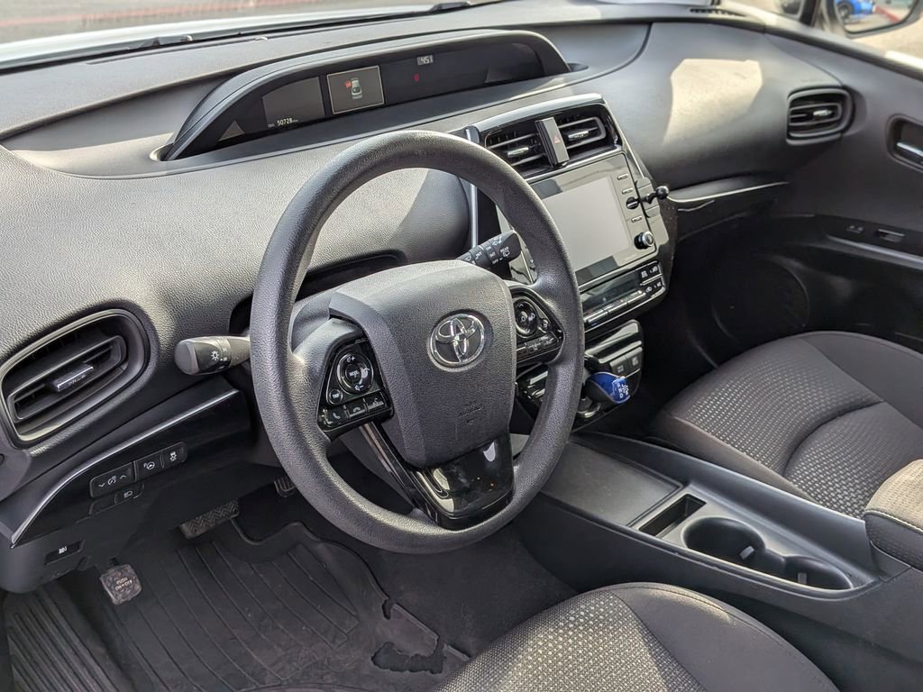 Used 2022 Toyota Prius LE image 10