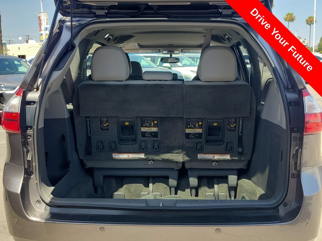 Used 2017 Toyota Sienna XLE w/ XLE Navigation Package FWD image 27