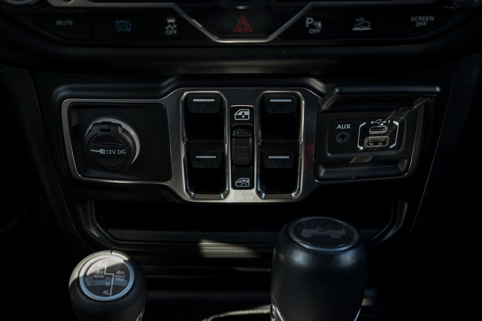 Used 2022 Jeep Wrangler Unlimited Sahara w/ Cold Weather Group image 21