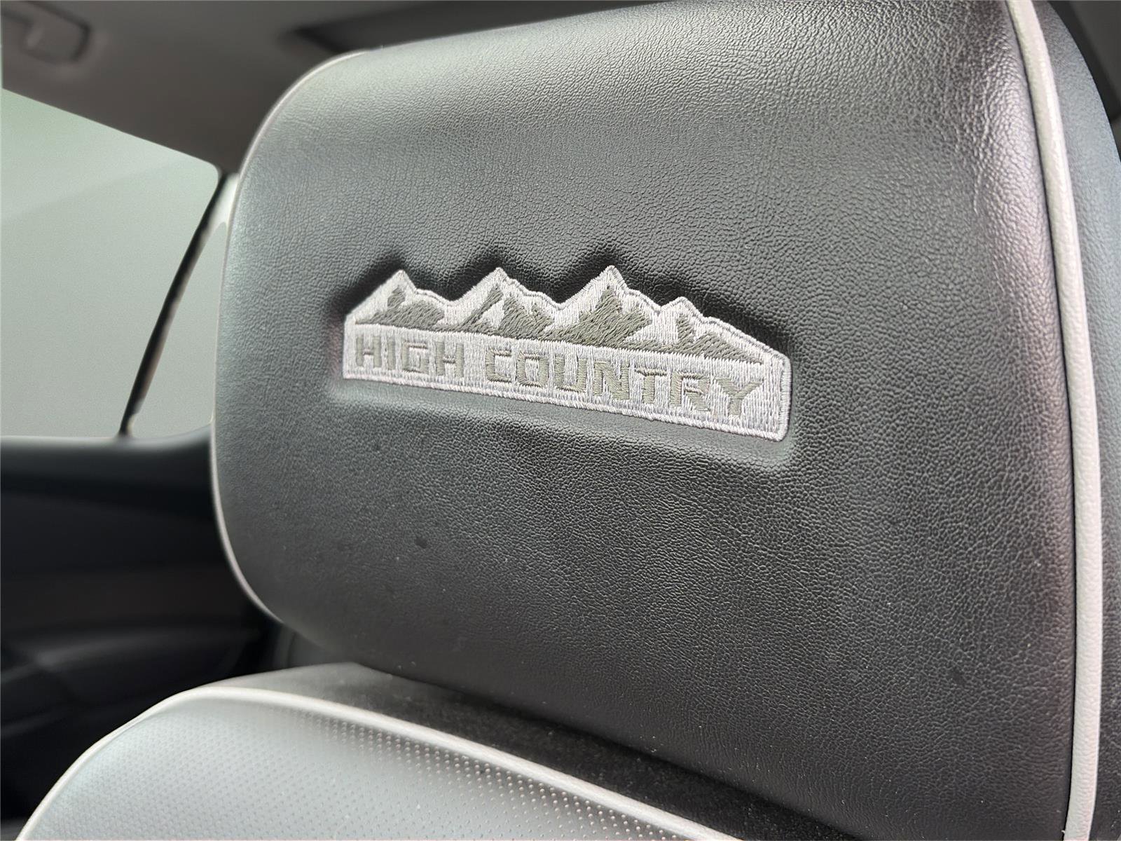 Used 2020 Chevrolet Traverse High Country image 31