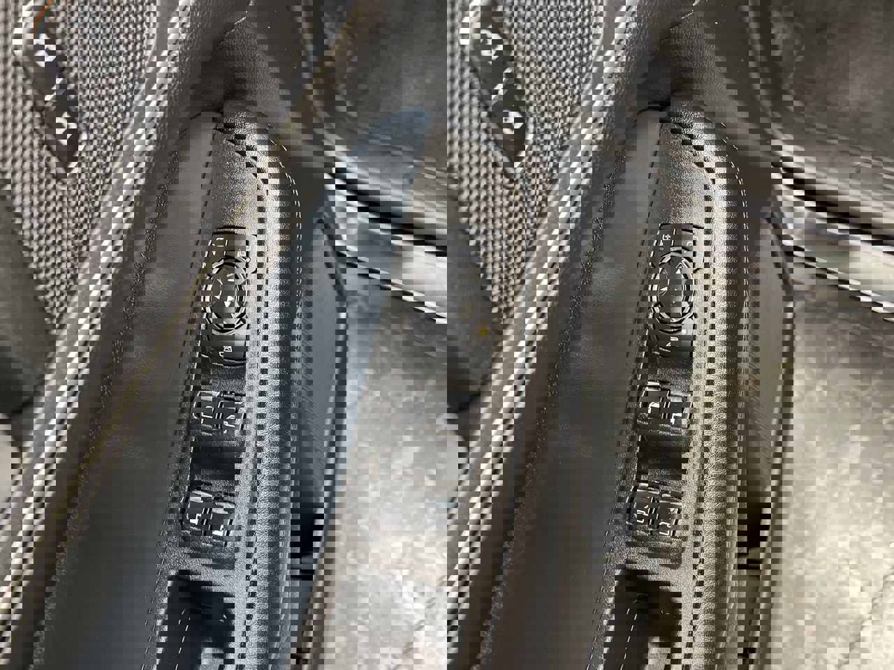 Used 2023 Ford Edge SEL w/ Sport Appearance Package image 7