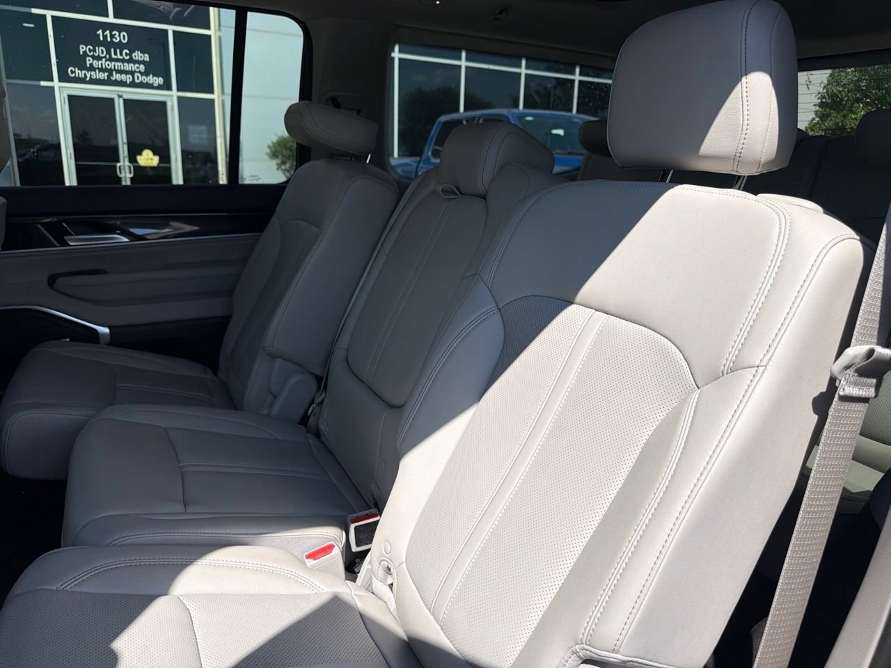 Certified 2024 Jeep Wagoneer 4WD w/ Premium Group I image 21