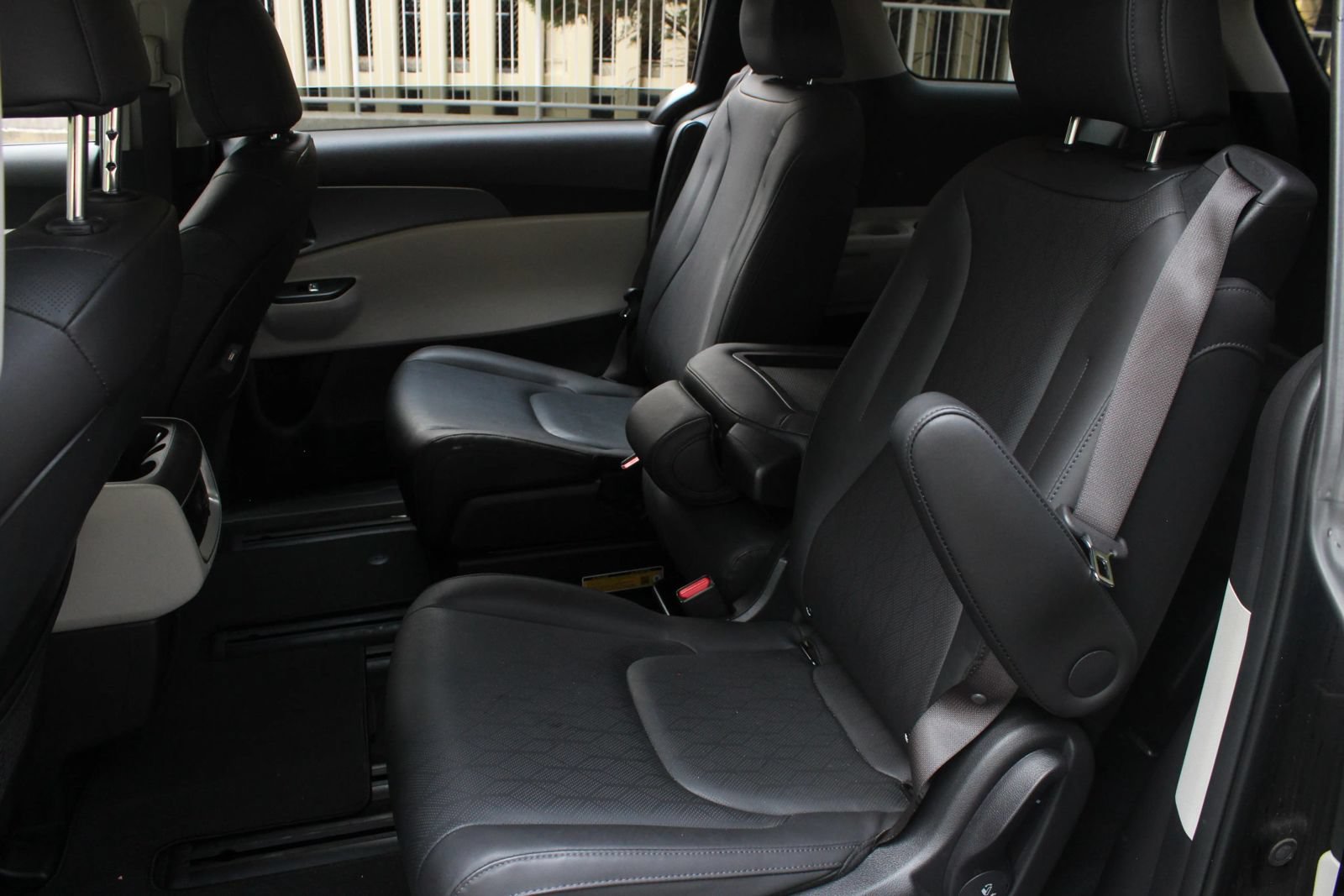 Used 2024 Kia Carnival LX FWD image 20