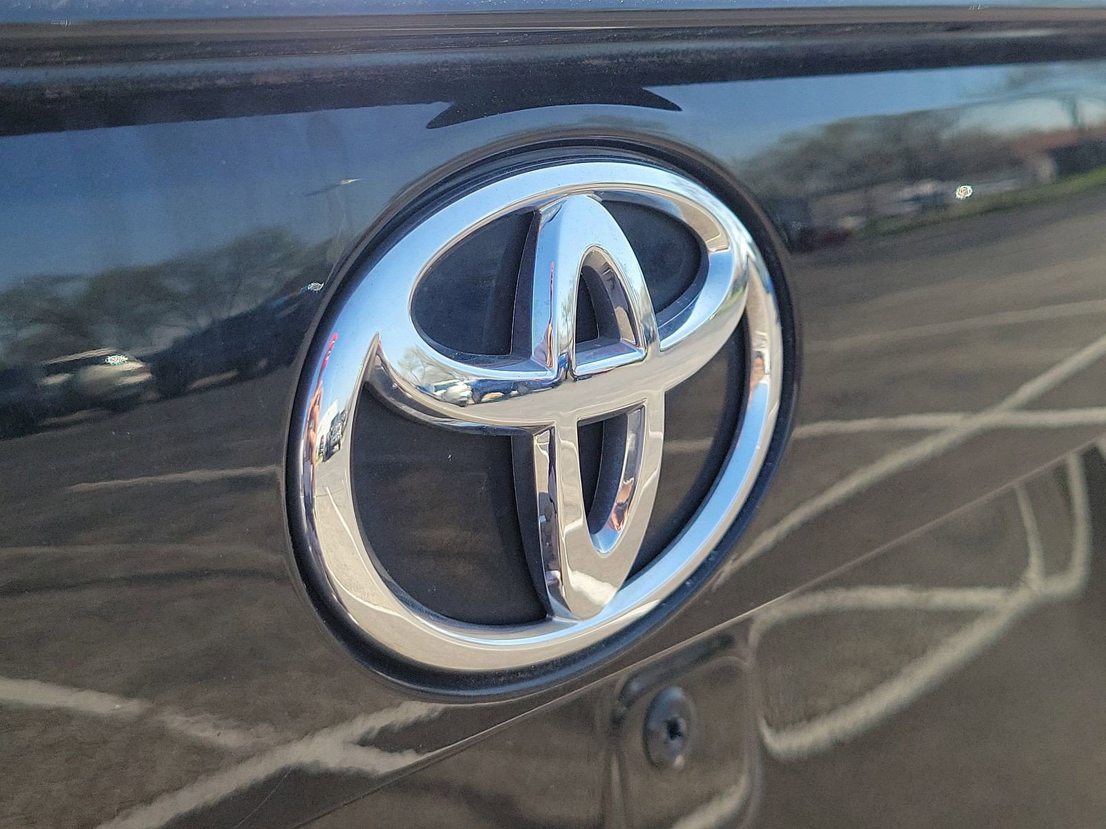 Used 2021 Toyota RAV4 LE AWD/4WD image 6