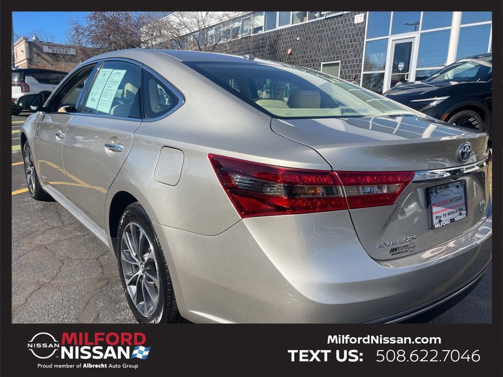 Used 2018 Toyota Avalon XLE Premium w/ Carpet Mat Package image 3