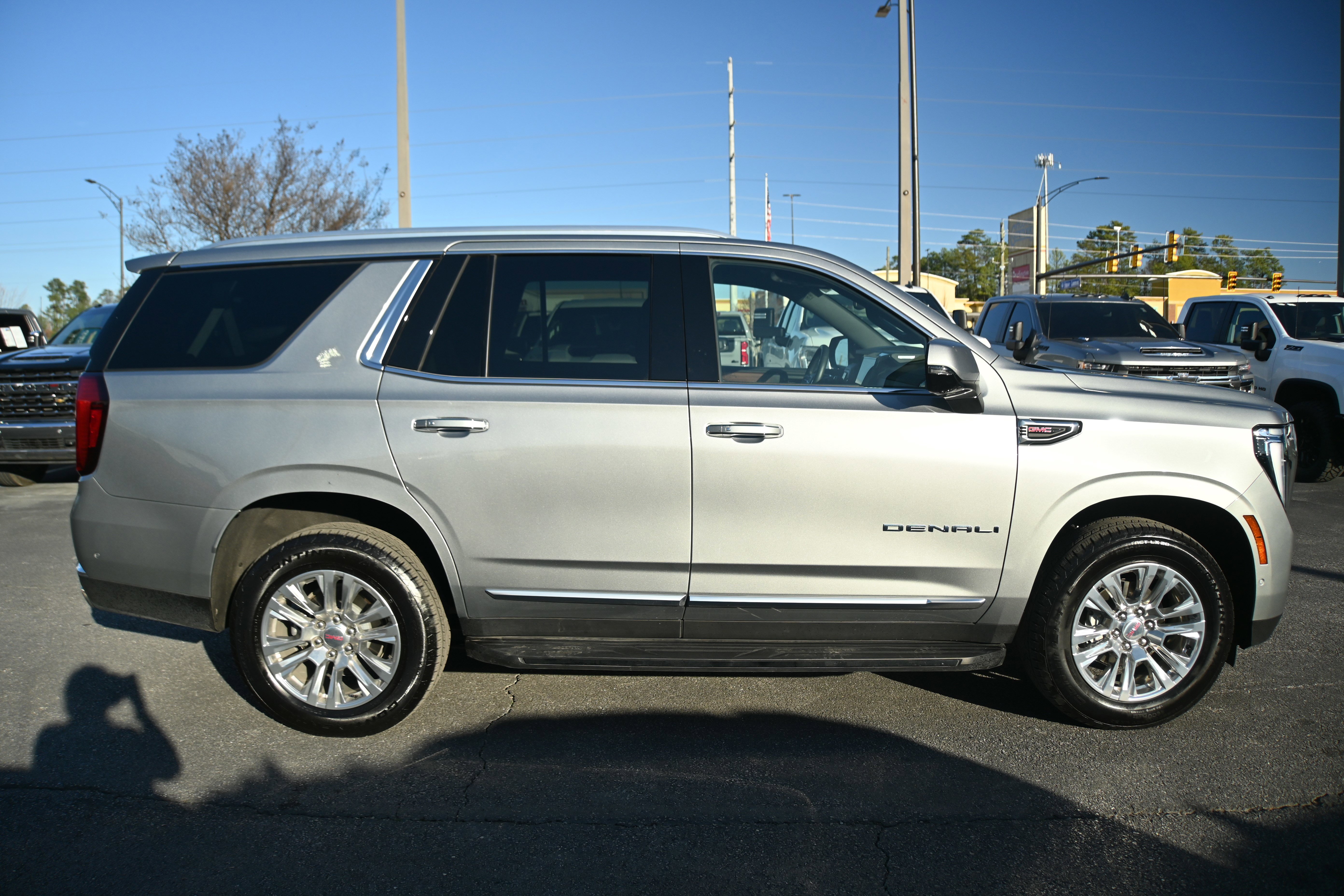 Used 2025 GMC Yukon Denali image 18