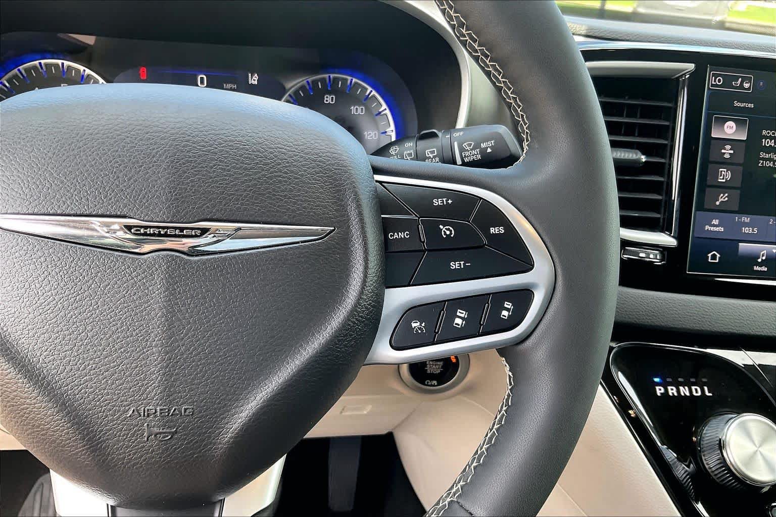 Certified 2024 Chrysler Pacifica Touring-L FWD image 24