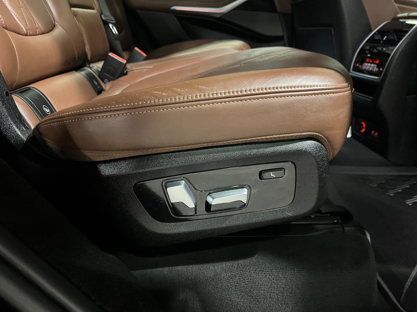 Used 2021 BMW X7 xDrive40i w/ M Sport Package image 48