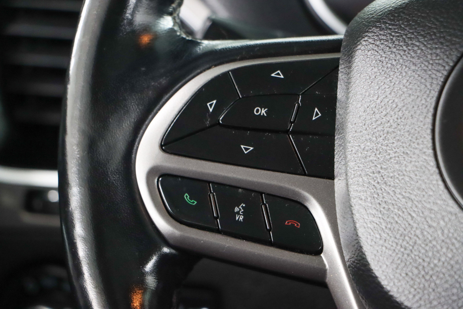 Used 2021 Jeep Cherokee Limited image 13