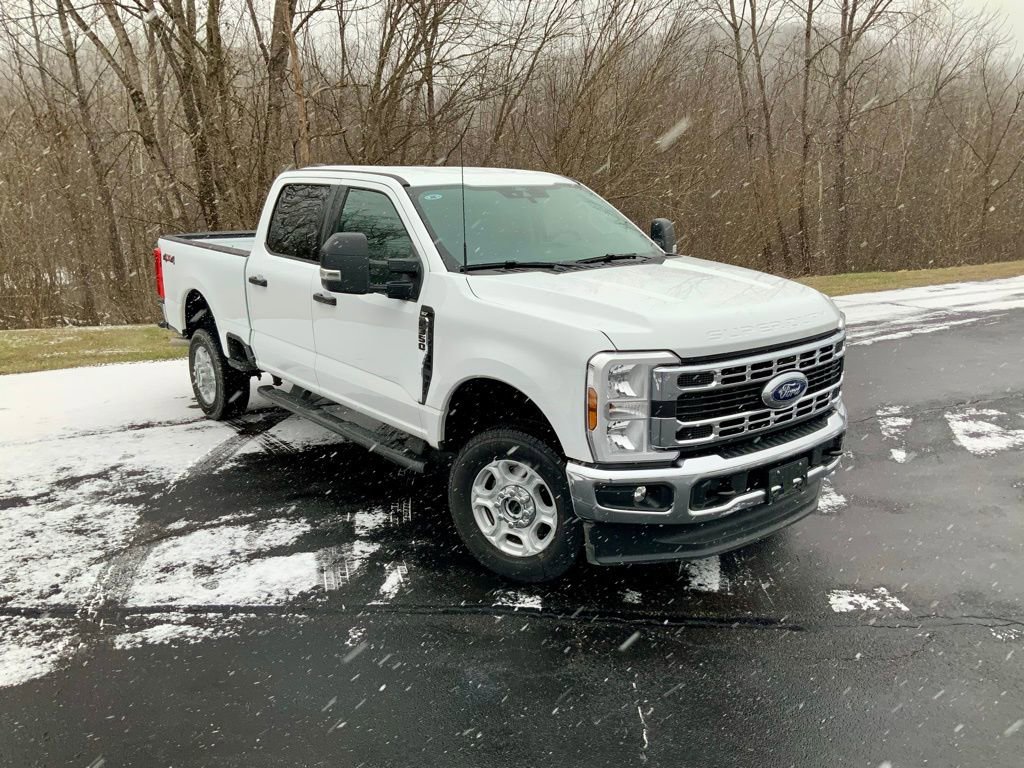 Used 2025 Ford F350 XLT image 3